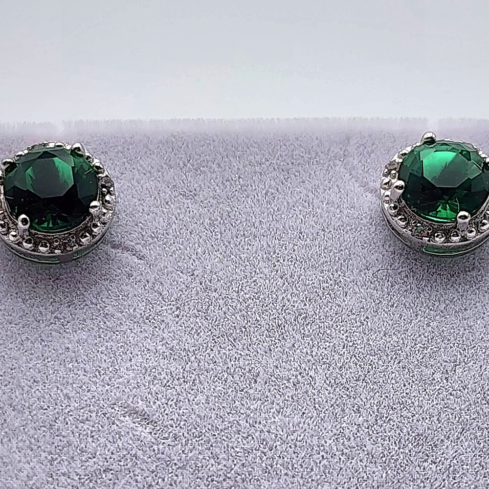 Round 2.00 ct Emerald Stud Earrings